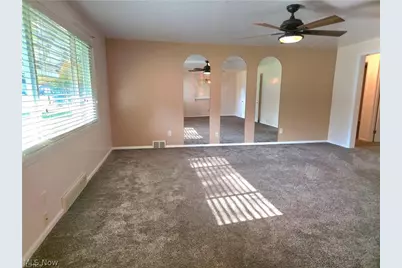 976 N Pasadena Avenue, Elyria, OH 44035 - Photo 4