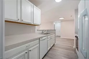 3395 Lenox Village Dr, Fairlawn, OH 44333 - Photo 14