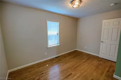 492 E Woodsdale Avenue, Akron, OH 44301 - Photo 26