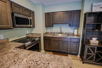 492 E Woodsdale Avenue, Akron, OH 44301 - Photo 20