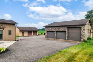 2685 Kenyon Ave NW, Massillon, OH 44647 - Photo 4