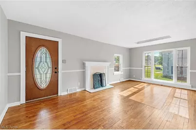 2380 Benton Street, Akron, OH 44312 - Photo 4