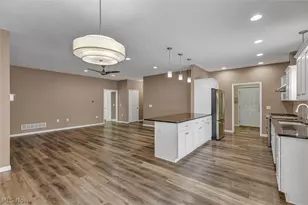 38155 Highgate Bluff Ln, Willoughby, OH 44094 - Photo 8