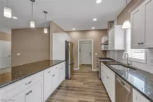 38155 Highgate Bluff Ln, Willoughby, OH 44094 - Photo 10