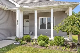 38155 Highgate Bluff Ln, Willoughby, OH 44094 - Photo 2