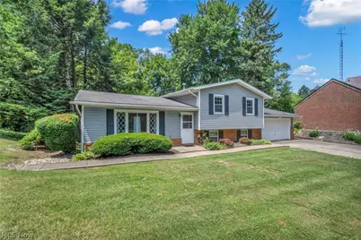2725 Roberts Avenue NW, Canton, OH 44709 - Photo 2