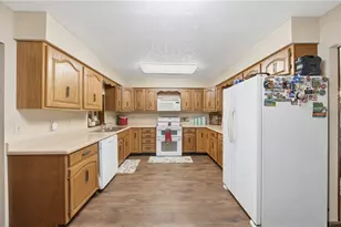 524 Ridgewood Blvd, Belpre, OH 45714 - Photo 18