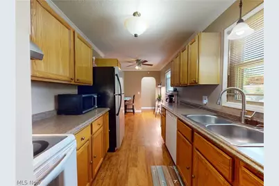 1575 Grove Avenue, Madison, OH 44057 - Photo 8