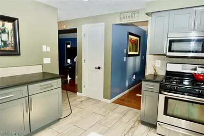 788 Idlewood Avenue, Sheffield Lake, OH 44054 - Photo 4