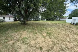 84 Howard St, Austintown, OH 44515 - Photo 2