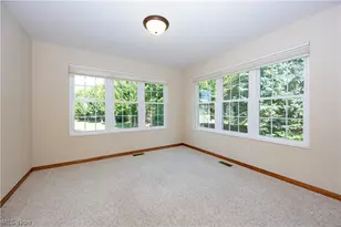 242 Woodbury Cir, Kidron, OH 44618 - Photo 4