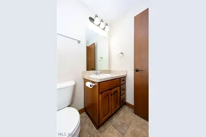 242 Woodbury Circle, Kidron, OH 44618 - Photo 10