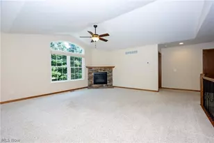 242 Woodbury Cir, Kidron, OH 44618 - Photo 2