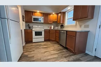 1315 W Market Street, Akron, OH 44313 - Photo 8