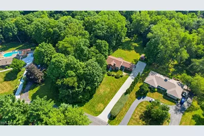 523 Rotunda Avenue, Akron, OH 44333 - Photo 2