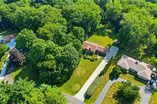 523 Rotunda Ave, Akron, OH 44333 - Photo 2