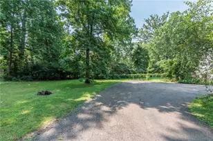 1160 Lisa Ann Dr, Akron, OH 44313 - Photo 36