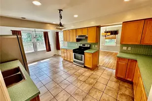 1160 Lisa Ann Dr, Akron, OH 44313 - Photo 12