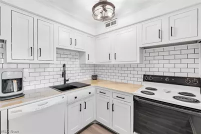 11811 Lake Avenue #703, Oakwood, OH 44107 - Photo 6