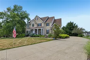 197 Homestead Dr, Columbiana, OH 44408 - Photo 2
