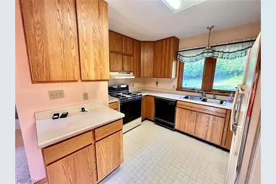 8238 Center Road, Ashtabula, OH 44004 - Photo 2