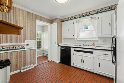 339 E 315th Street, Willowick, OH 44095 - Photo 8