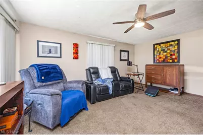 260 Hazelwood Avenue, Barberton, OH 44203 - Photo 4