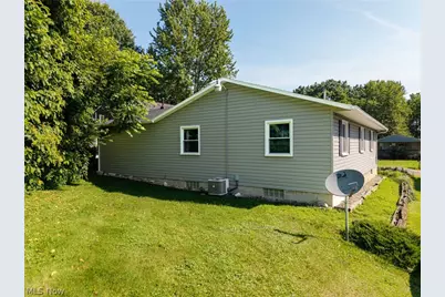 260 Hazelwood Avenue, Barberton, OH 44203 - Photo 24