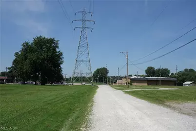 3053 Barber Road, Barberton, OH 44203 - Photo 2