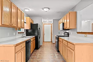 3072 Kelly Ct, Akron, OH 44312 - Photo 14