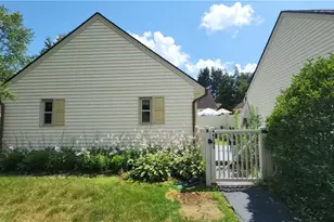 46103 New England Square, New Waterford, OH 44445 - Photo 2