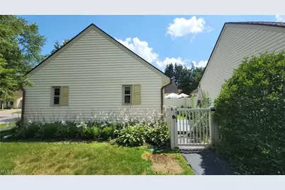 46103 New England Square #B, New Waterford, OH 44445 - Photo 2