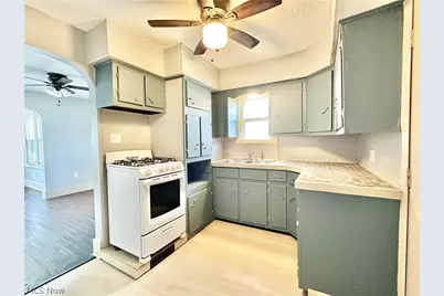 712 Lovers Lane, Akron, OH 44306 - Photo 4