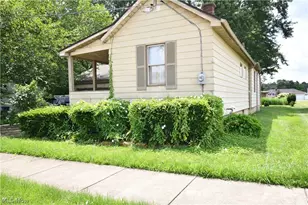 737 Porter Ave, Campbell, OH 44405 - Photo 2
