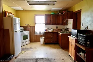 737 Porter Ave, Campbell, OH 44405 - Photo 8