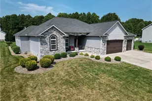 124 Cedars Dr, Poland, OH 44514 - Photo 2