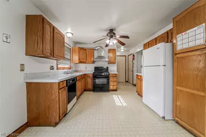 1211 Big Falls Avenue, Akron, OH 44310 - Photo 10