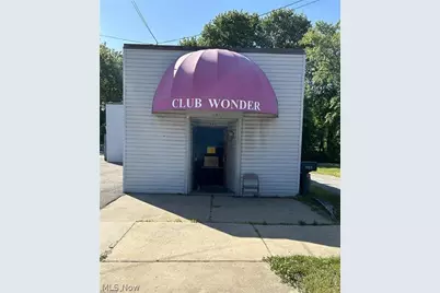 988 W Bowery Street, Akron, OH 44307 - Photo 1