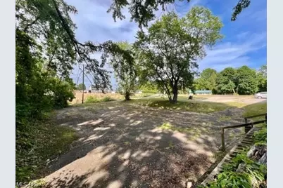 988 W Bowery Street, Akron, OH 44307 - Photo 16