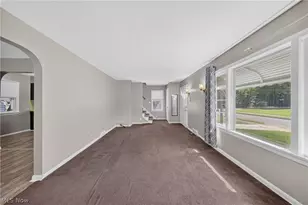 378 Hillwood Dr, Akron, OH 44320 - Photo 6
