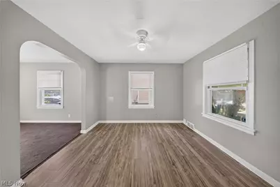 378 Hillwood Drive, Akron, OH 44320 - Photo 10