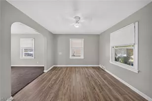 378 Hillwood Dr, Akron, OH 44320 - Photo 10