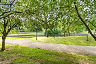 174 St Clair Dr, Akron, OH 44307 - Photo 24