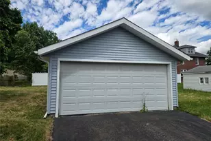 264 5th St NE, Barberton, OH 44203 - Photo 2