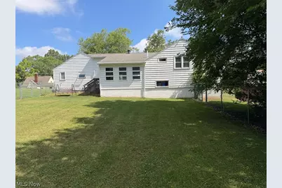 3815 Hazelbrook Street SW, Massillon, OH 44646 - Photo 2