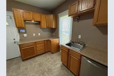 42 Paris Avenue, Akron, OH 44301 - Photo 4