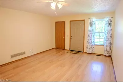 906 Ivor Avenue, Akron, OH 44314 - Photo 6
