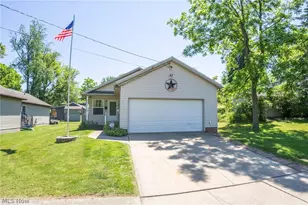 906 Ivor Ave, Akron, OH 44314 - Photo 1