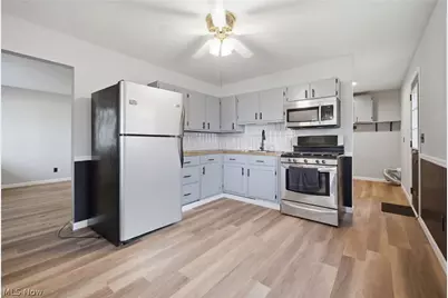 715 S Logan Street, Elyria, OH 44035 - Photo 2