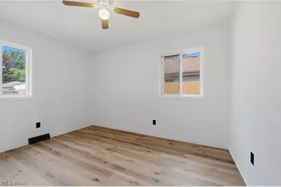 715 S Logan Street, Elyria, OH 44035 - Photo 12